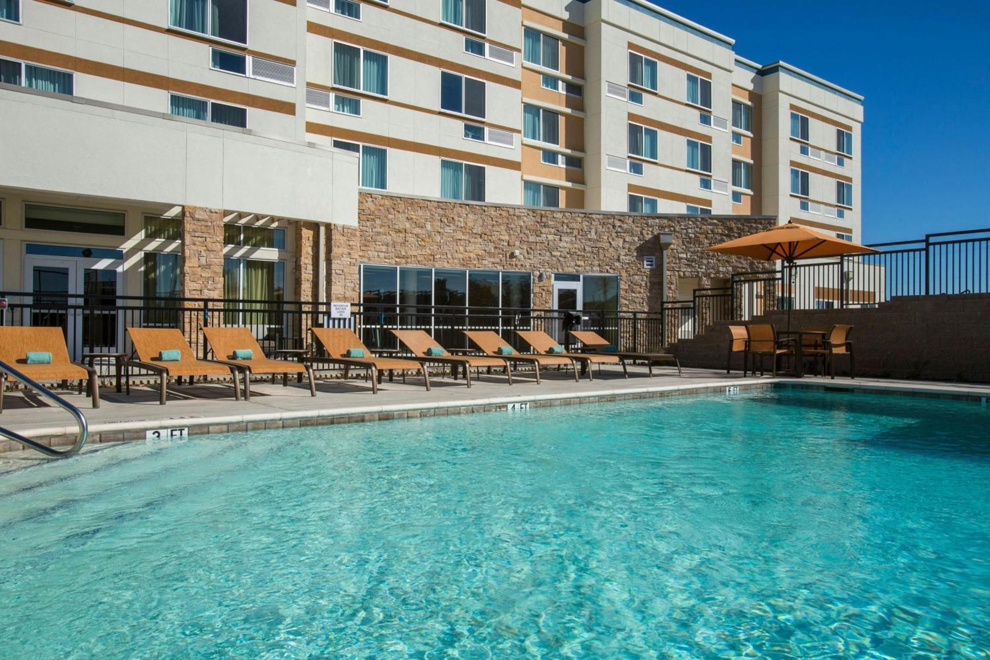 Courtyard By Marriott Dallas Midlothian At Midlothian Conference Center Exterior photo