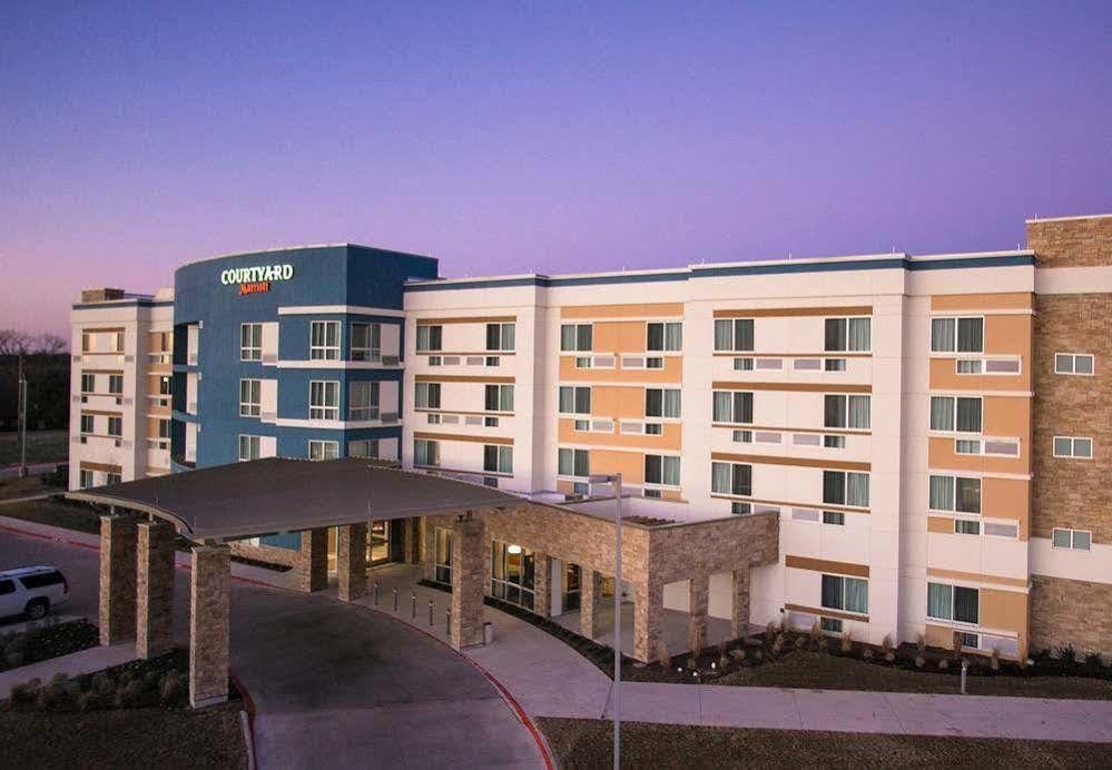 Courtyard By Marriott Dallas Midlothian At Midlothian Conference Center Exterior photo