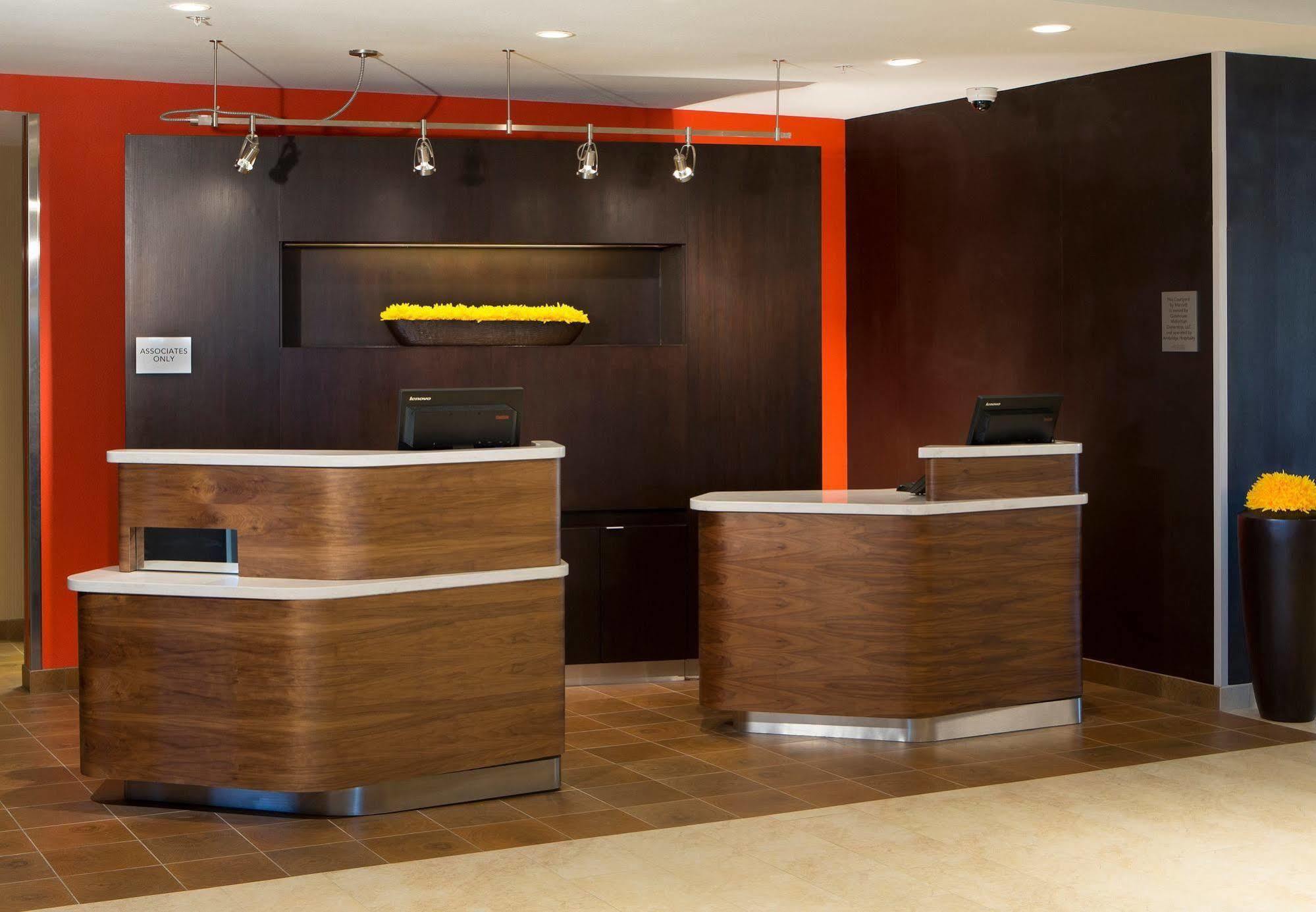 Courtyard By Marriott Dallas Midlothian At Midlothian Conference Center Exterior photo