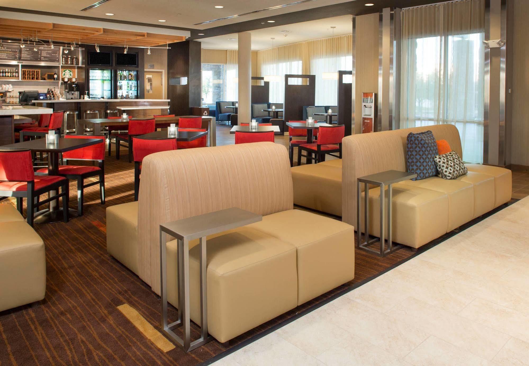 Courtyard By Marriott Dallas Midlothian At Midlothian Conference Center Exterior photo