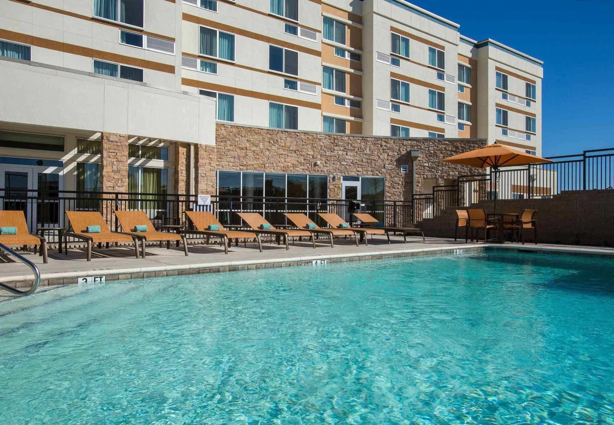 Courtyard By Marriott Dallas Midlothian At Midlothian Conference Center Exterior photo